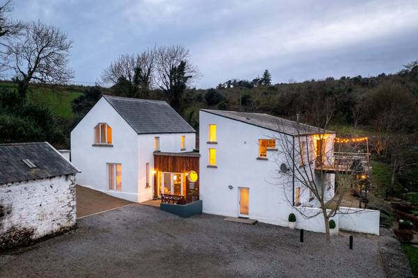 Extended Waterford cottage with space for horses and access to Greenway for €575,000