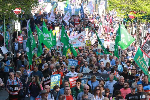 Thousands attend anti-water charges protest in Dublin
