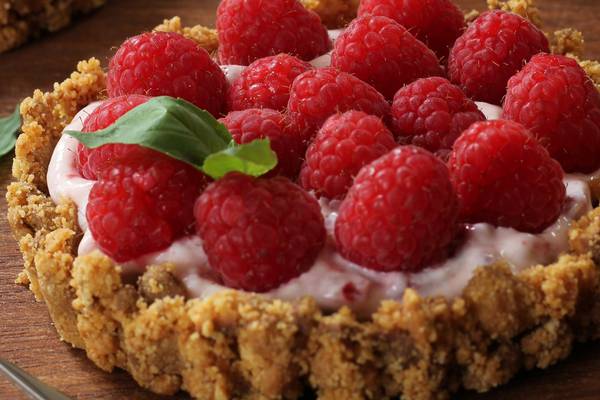 Raspberry cheesecake tarts