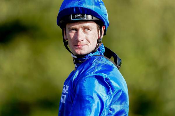 Oisin Murphy suffers suspected facial injury after paddock incident