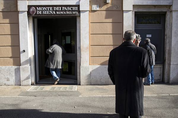 Italian banking crisis moves on to Unicredit’s €13bn cash call