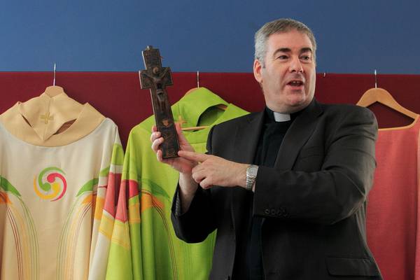 Vestments made for Pope Francis’ mass in Dublin ‘like the Irish jersey’