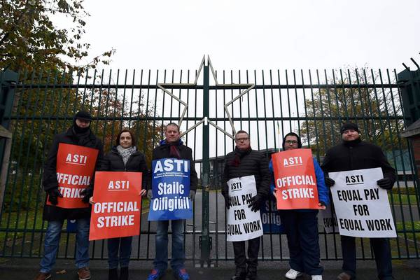 Pay freezes for 10,000 teachers   if ASTI rejects ‘final’  offer