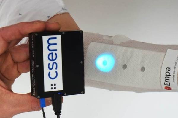 Smart bandage can tell if wound is healing
