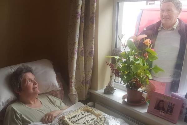 Coronavirus: Pensioner serenades wife through nursing room window on 50th wedding anniversary