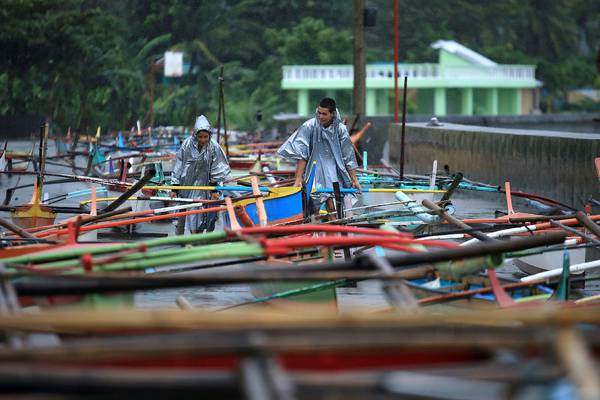 Typhoon Nock-Ten makes landfall in eastern Philippines