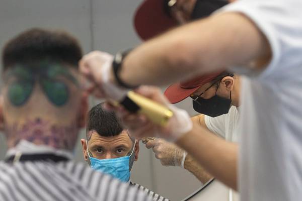 When hair salons reopen: Clients must wear masks and single-use gowns