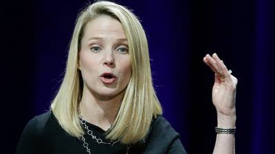 Yahoo  urged   to overhaul its management